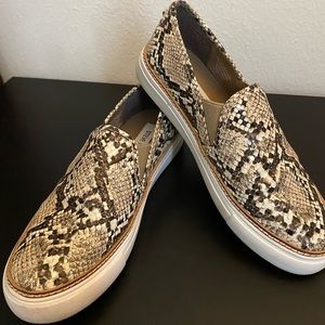 Steve Madden Snake Skin Slip On Womens 6.5